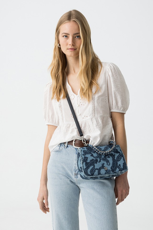 Blusa con bordado ingls