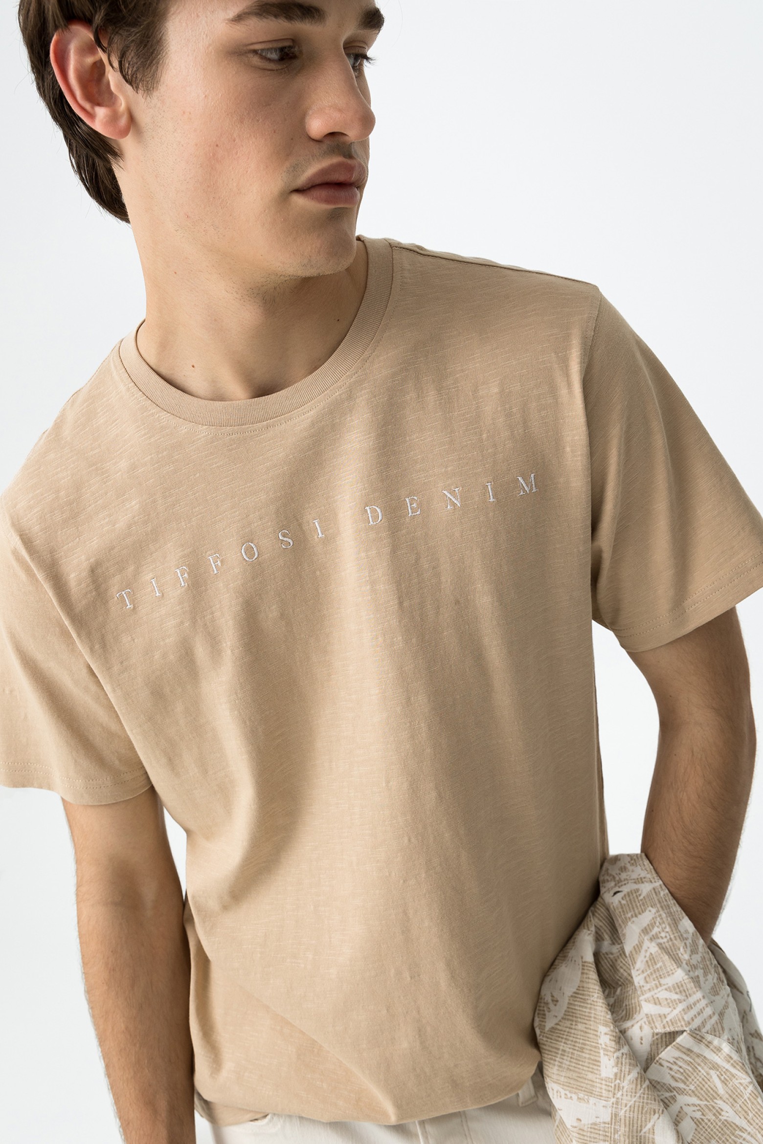Camiseta bordada