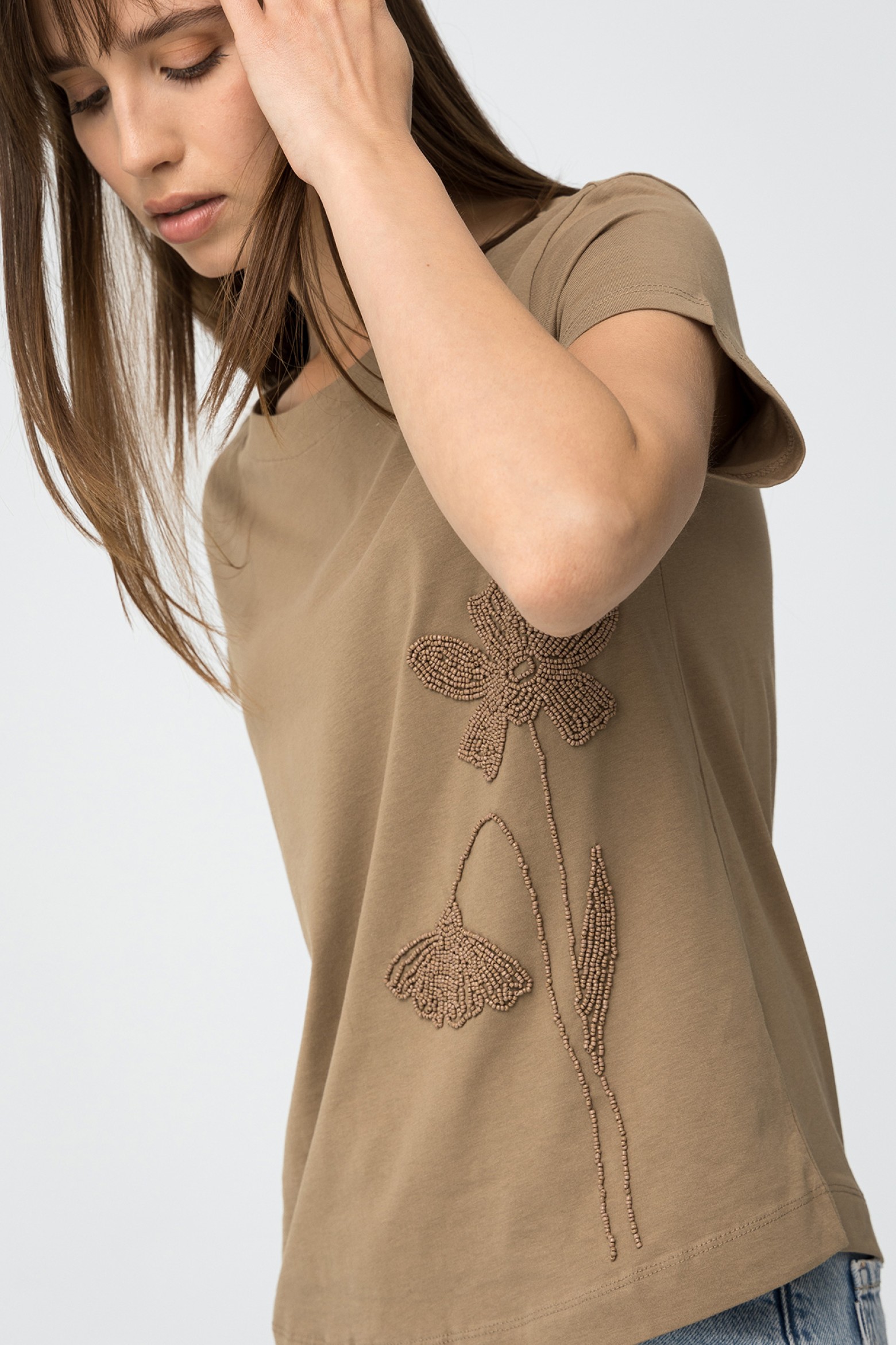 Camiseta con Aplicacin de Pedrera con Motivo Floral