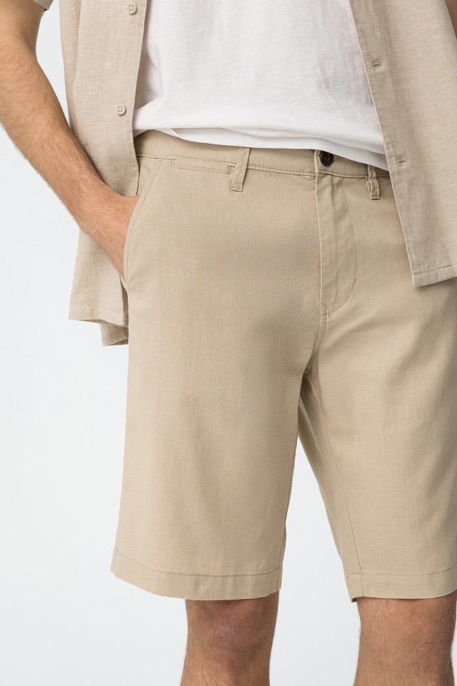 Pantalones cortos chinos de corte regular en mezcla de lino