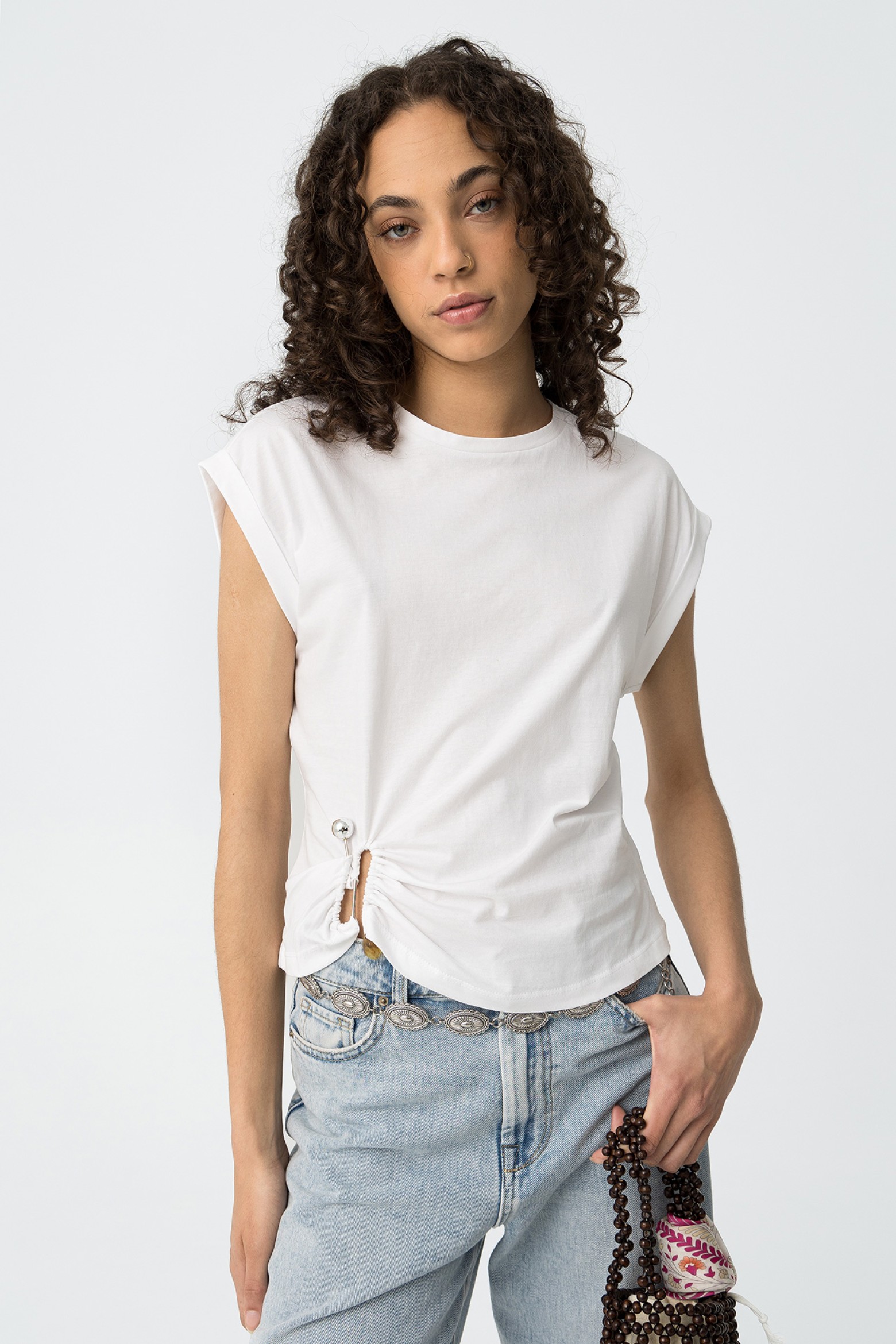 T-shirt with Opening and Jewel