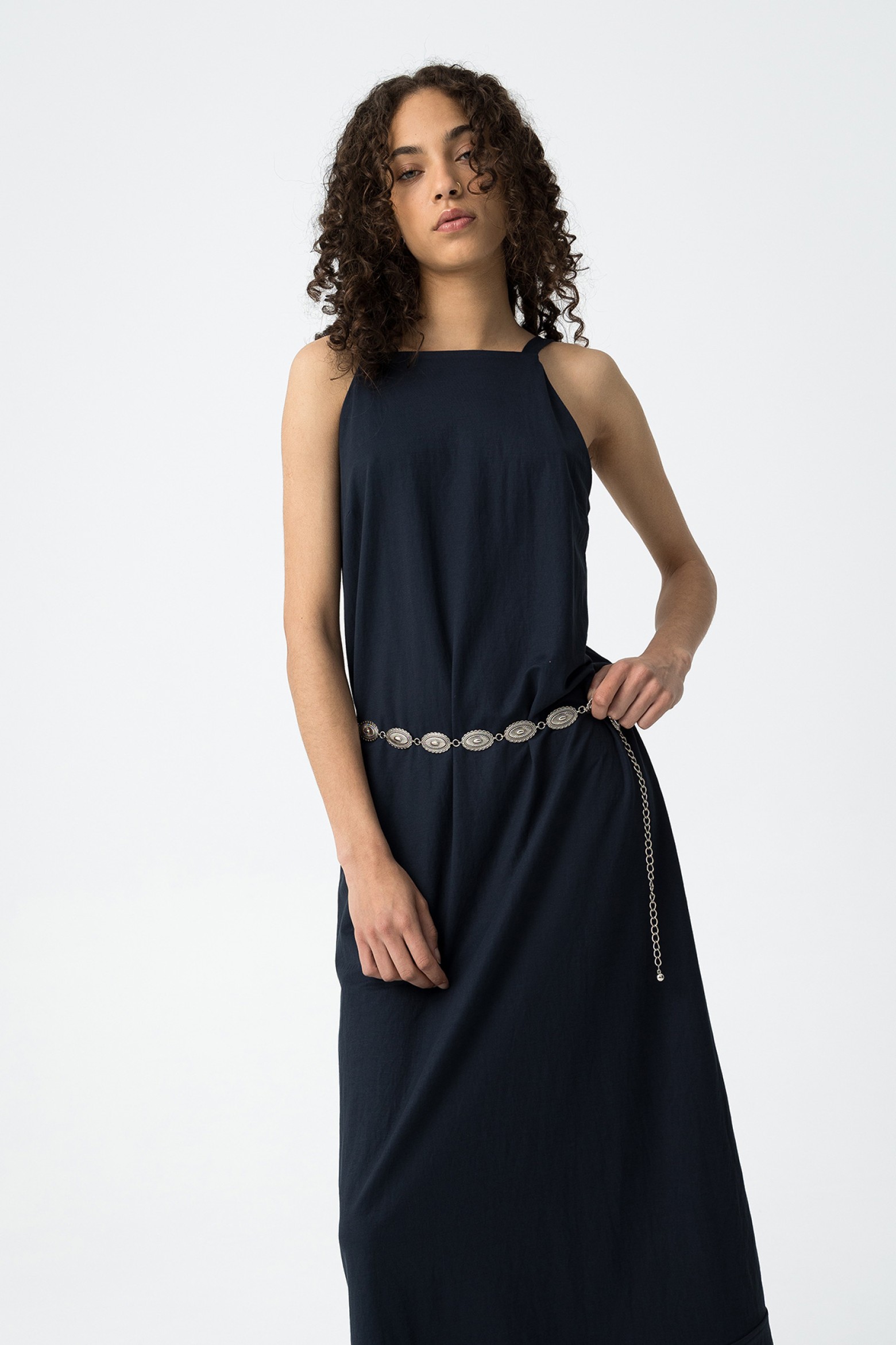 Vestido midi con tiras