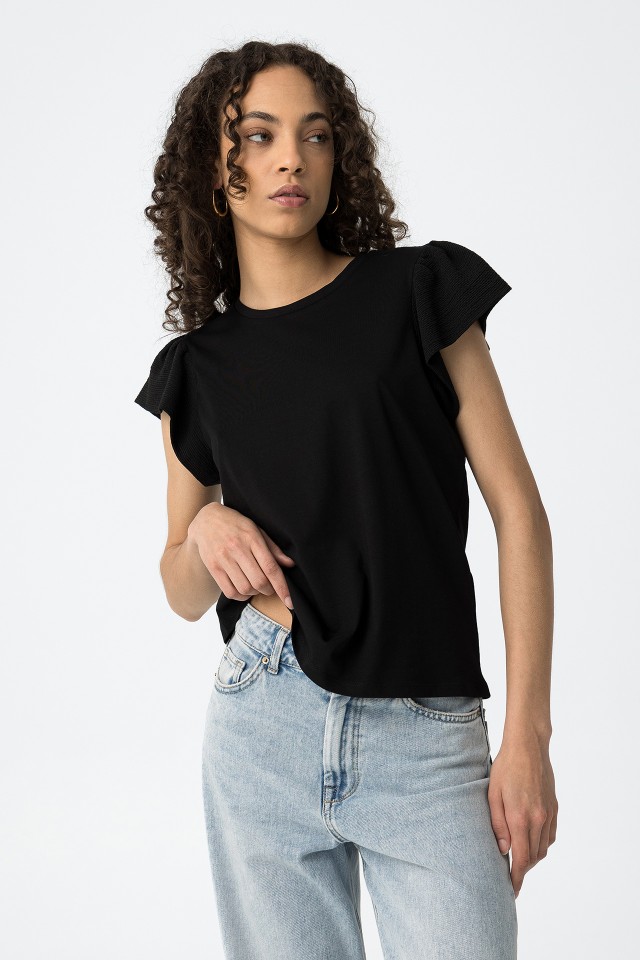 T-shirt with Contrasting Sleeves