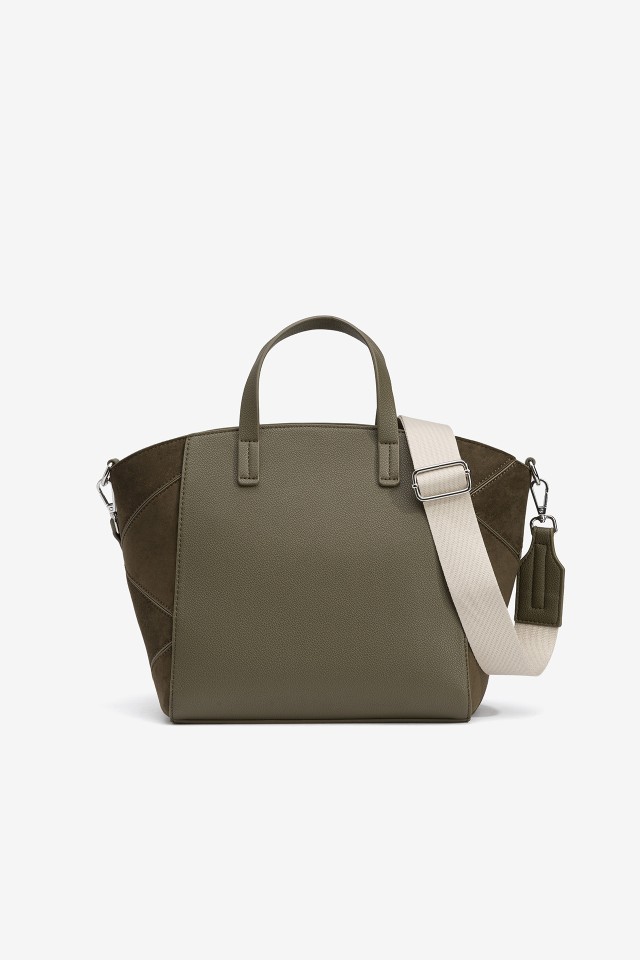 Tote bag mixes leather and suede effect