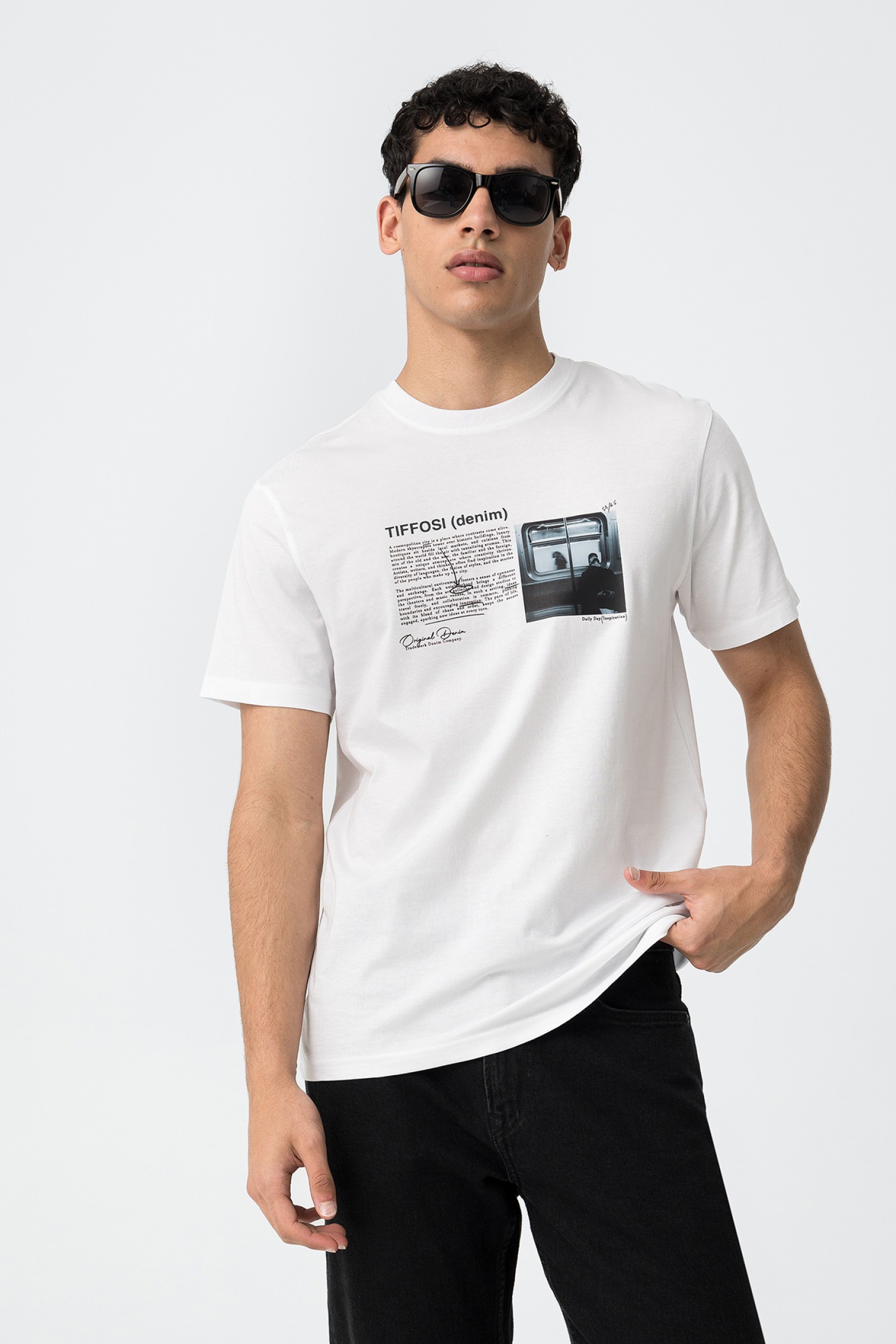 T-shirt with front print