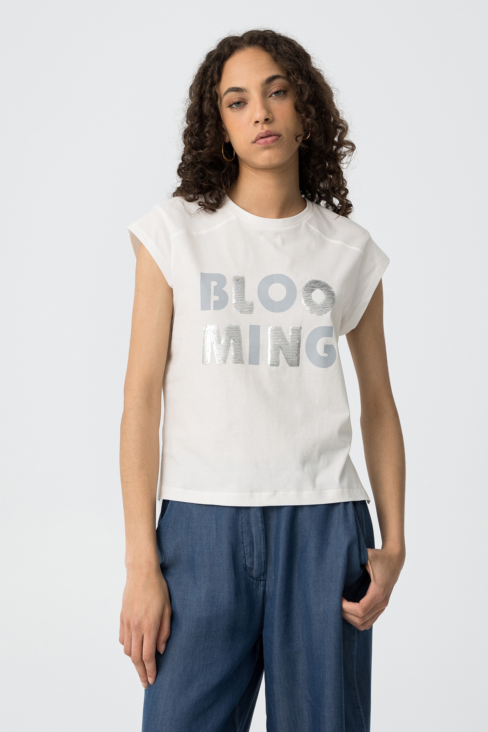 T-shirt Estampado Frontal com Lantejoulas