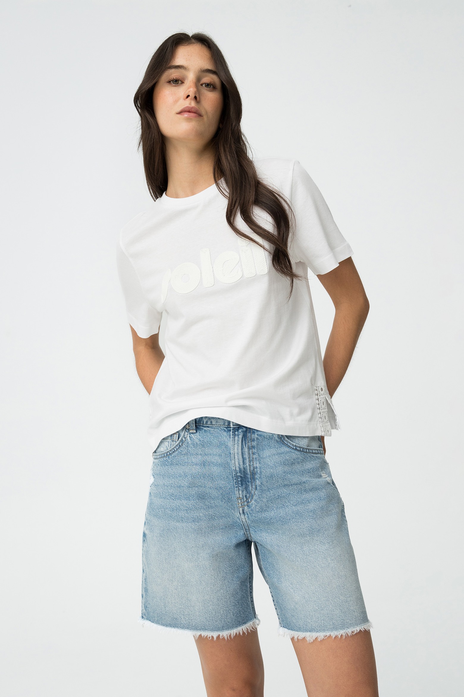 T-Shirt Bordada com Renda