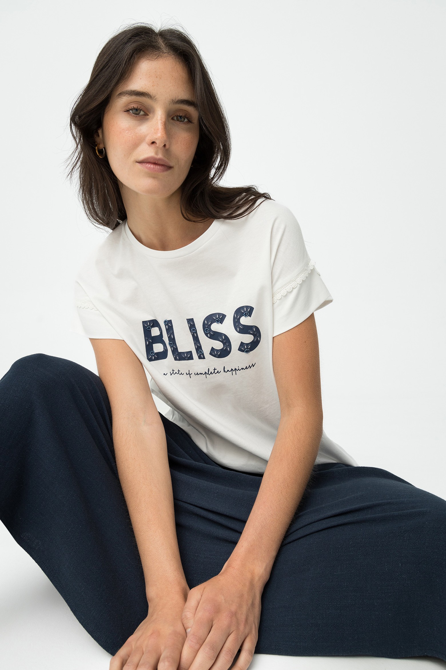T-shirt Estampada com Aplicaes