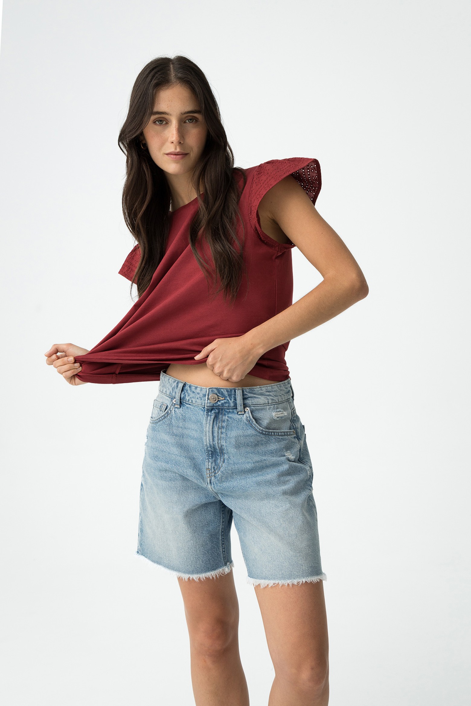 Camiseta con Mangas en Bordado Ingls