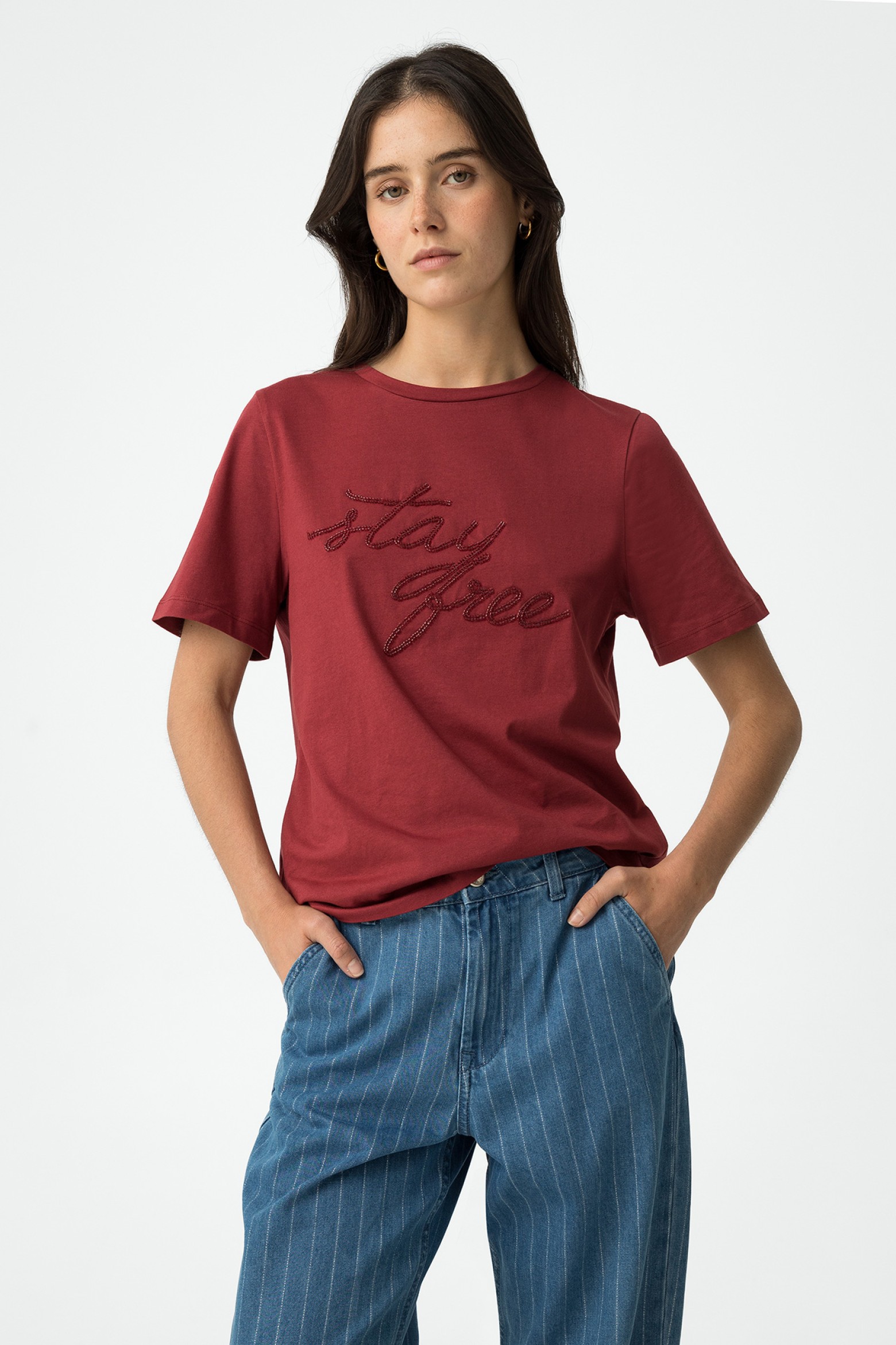 Camiseta con aplicacin de pedrera