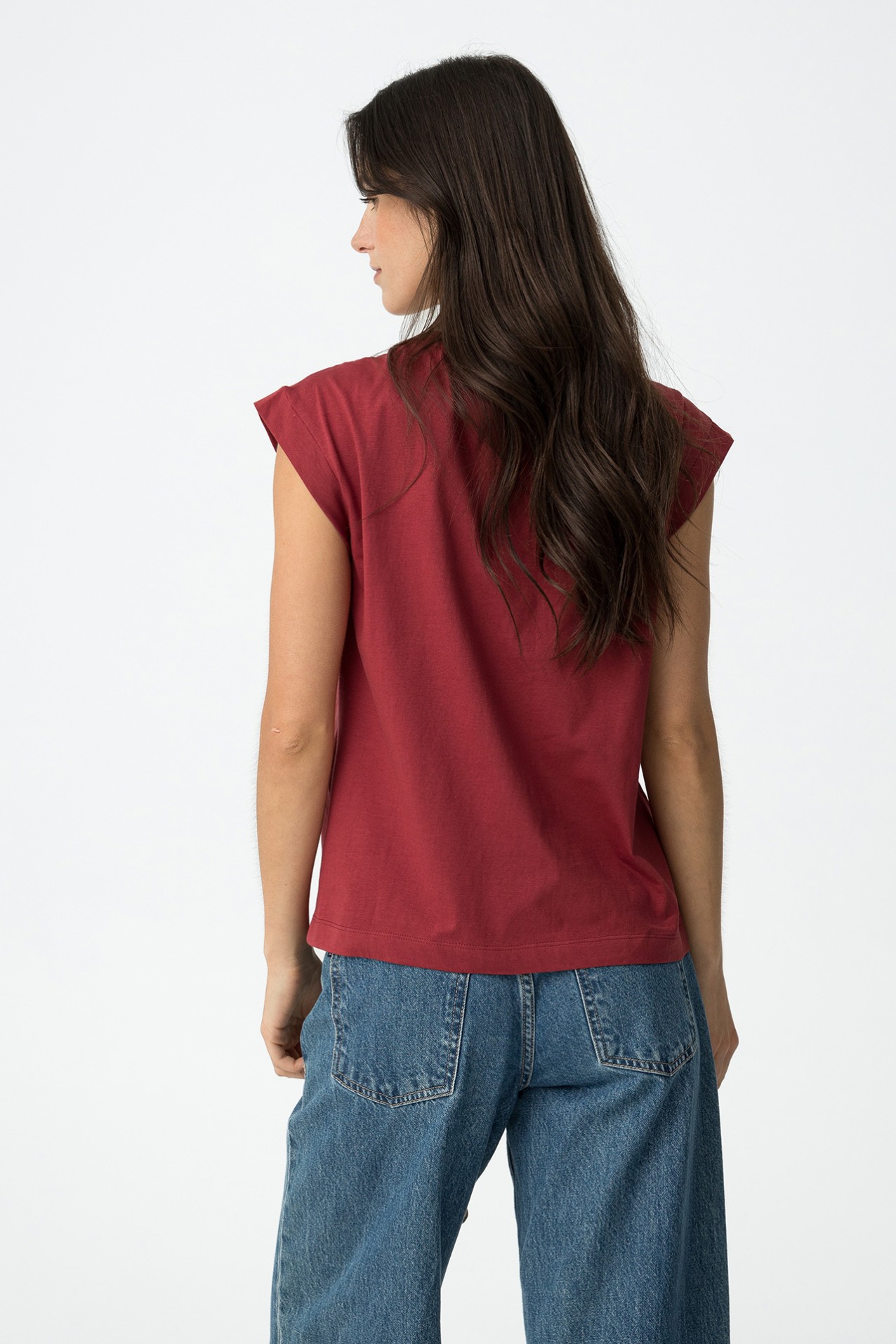 Camiseta con Bordado Delantero y Fruncido