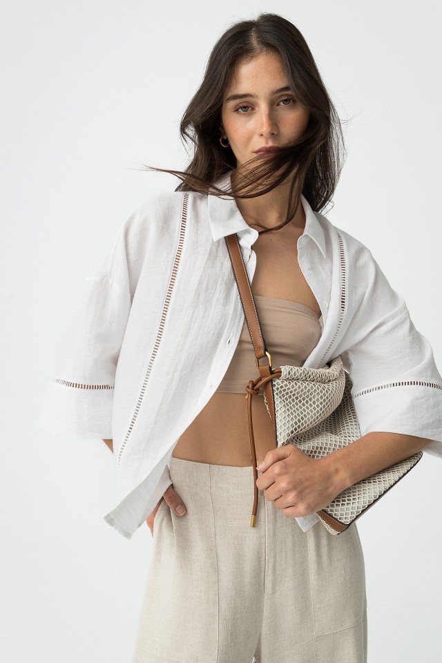 Camisa com Costura em Aberturas