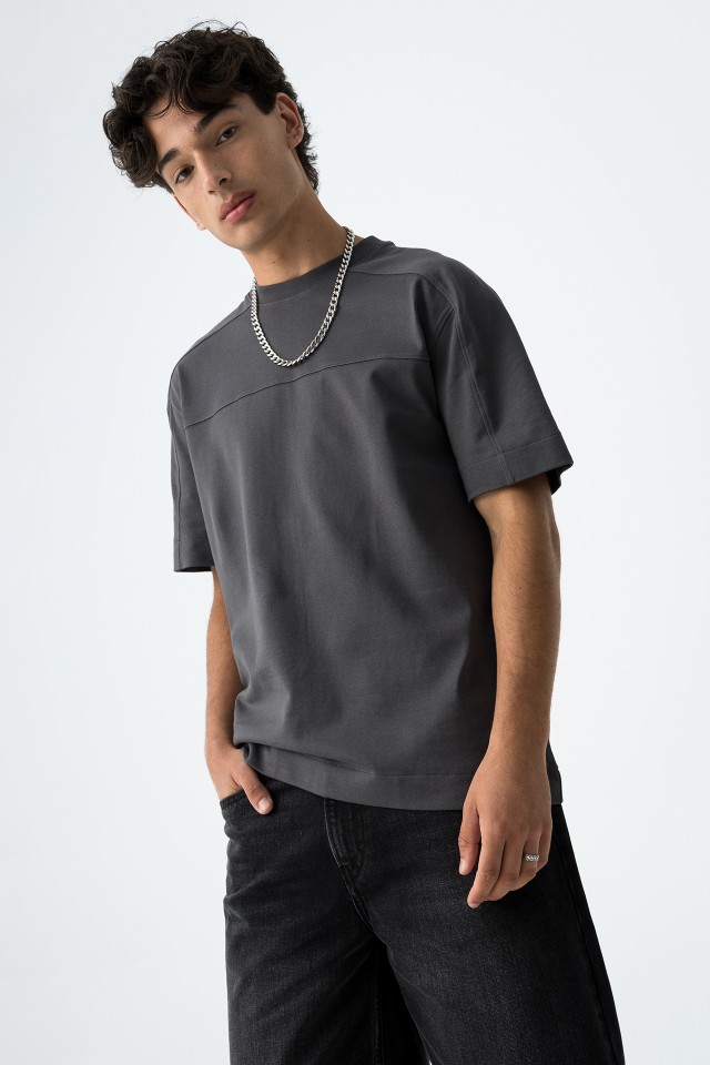 T-shirt com Estrutura e Costura