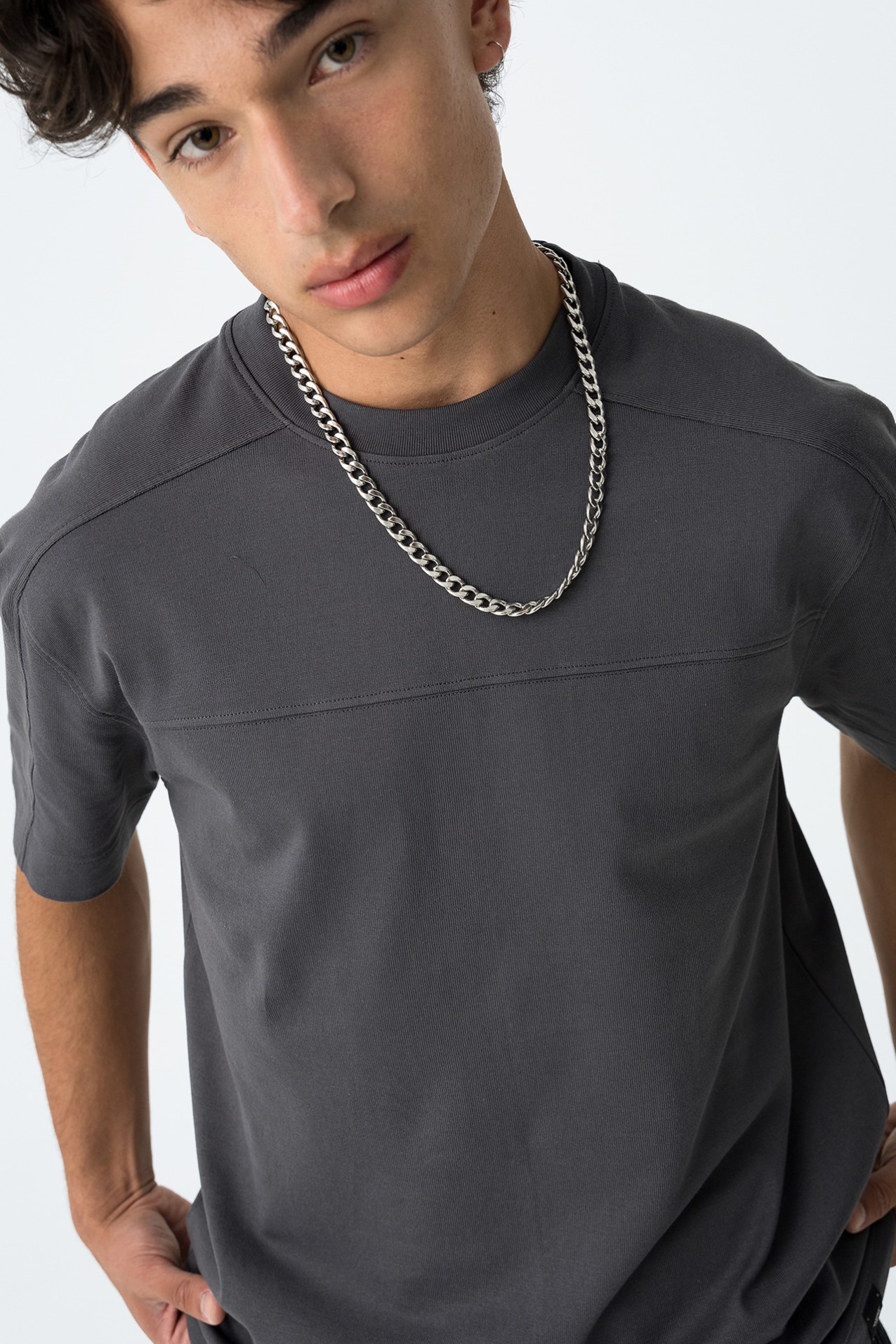 T-shirt com Estrutura e Costura