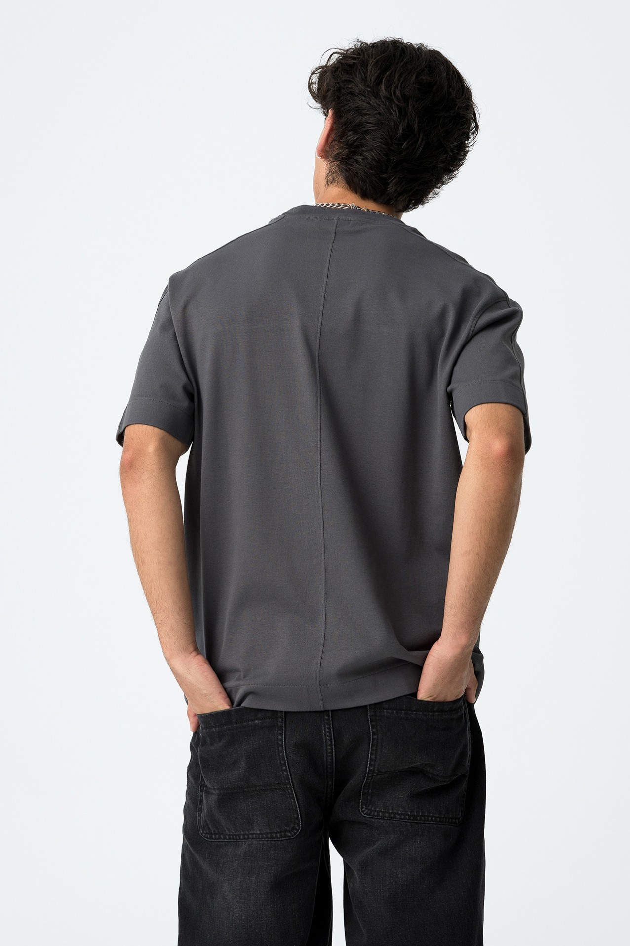 T-shirt com Estrutura e Costura