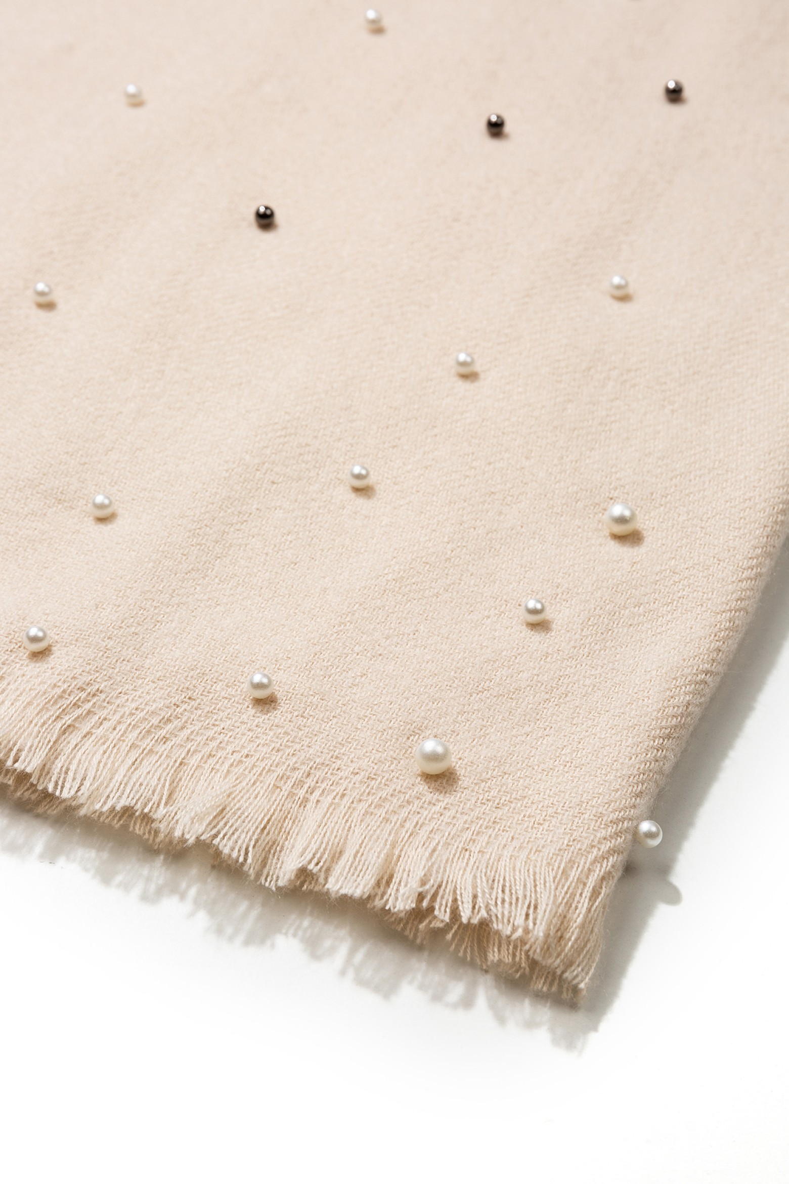 Cachecol com aplica��es elegantes