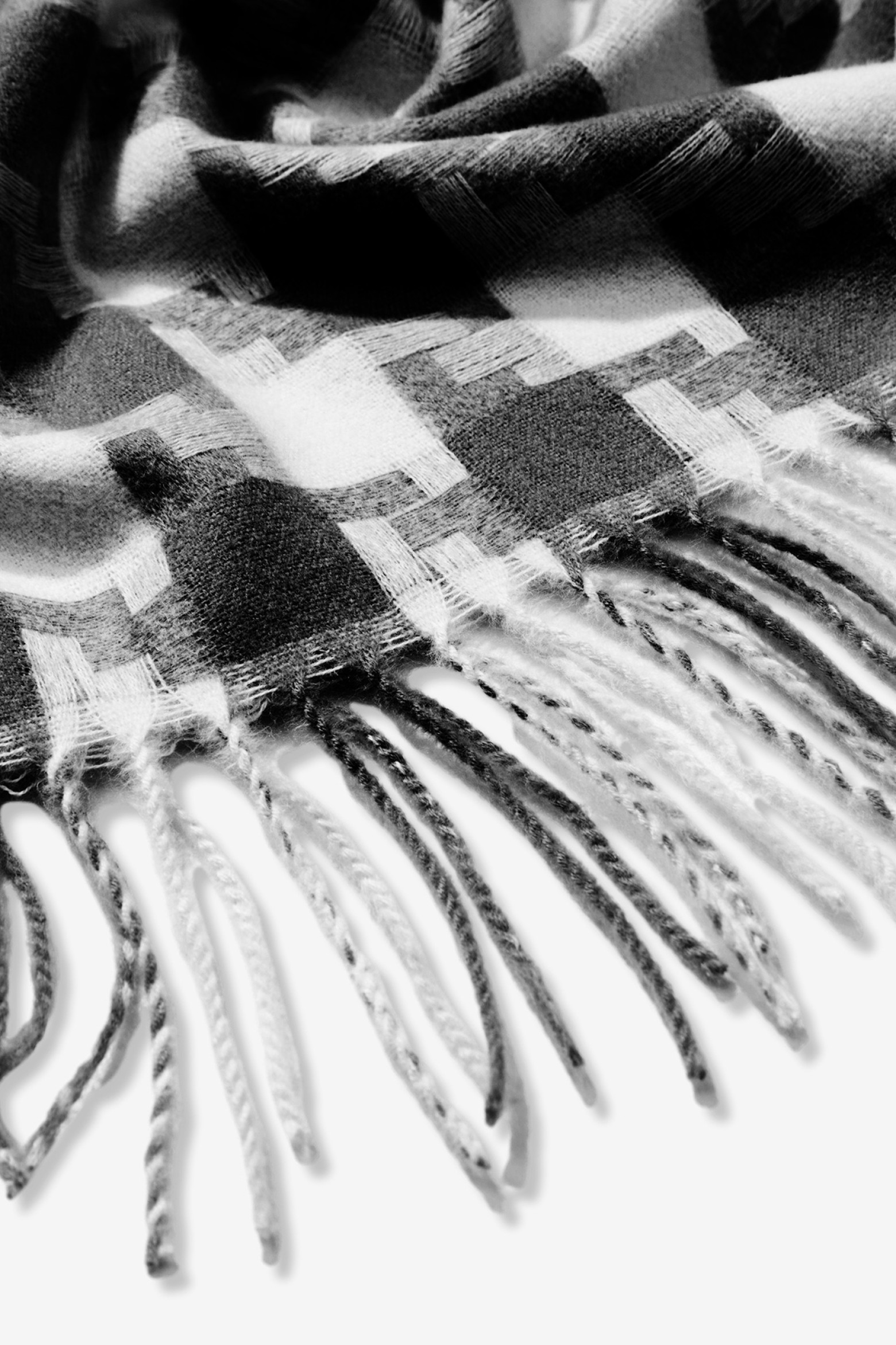 Bufanda de cuadros con flecos