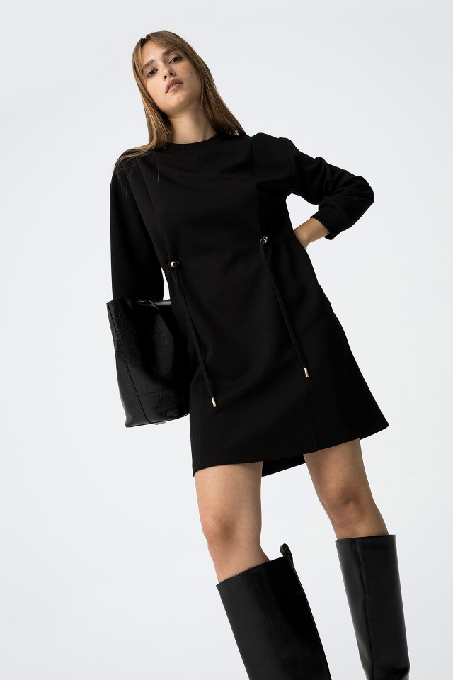 Vestido Curto com Cordo