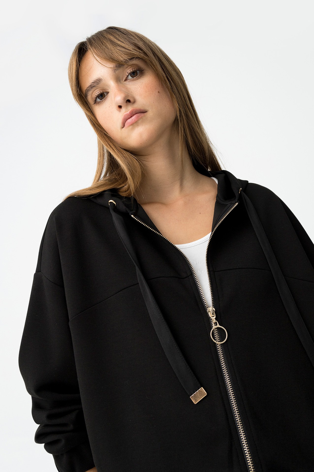 Chaqueta con capucha de gran tamao