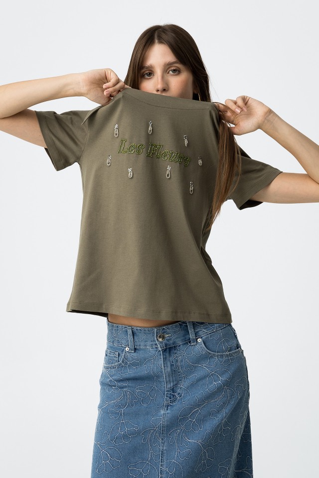 Camiseta con aplicacin de pedrera
