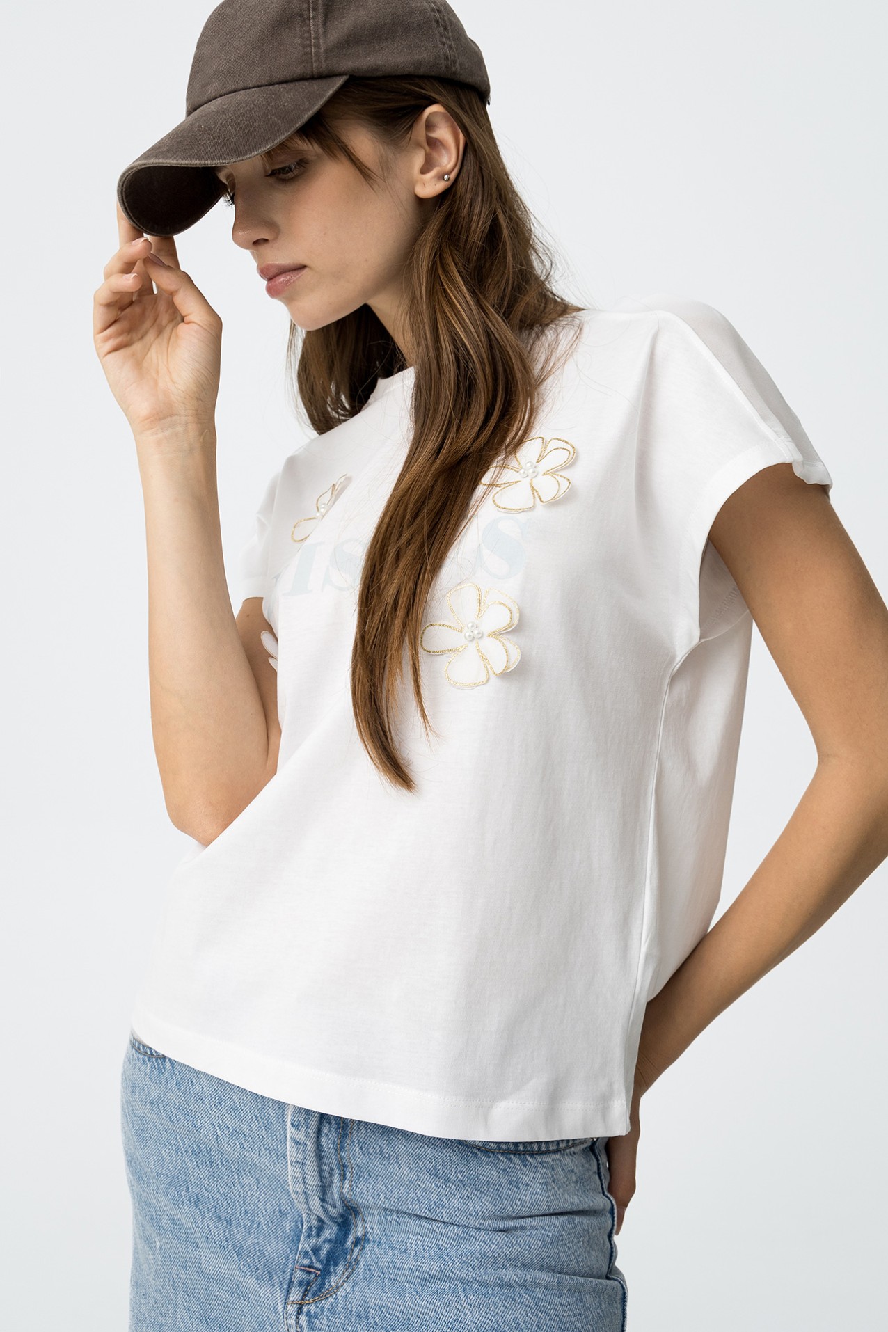 T-shirt com Aplicao e Bordado Frontal