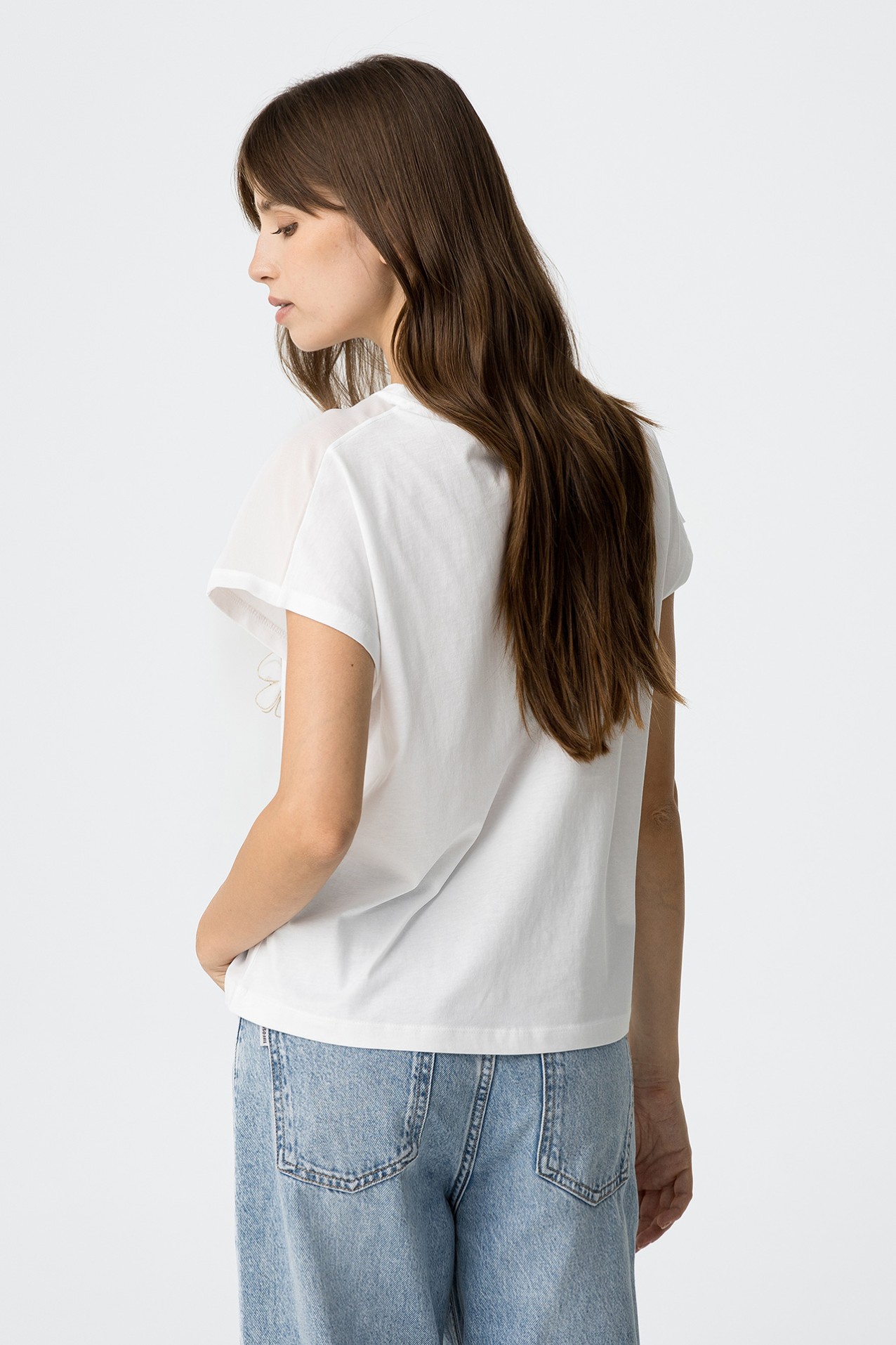 T-shirt com Aplicao e Bordado Frontal