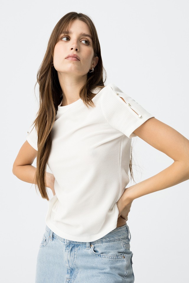 T-shirt with Texture and Buttons