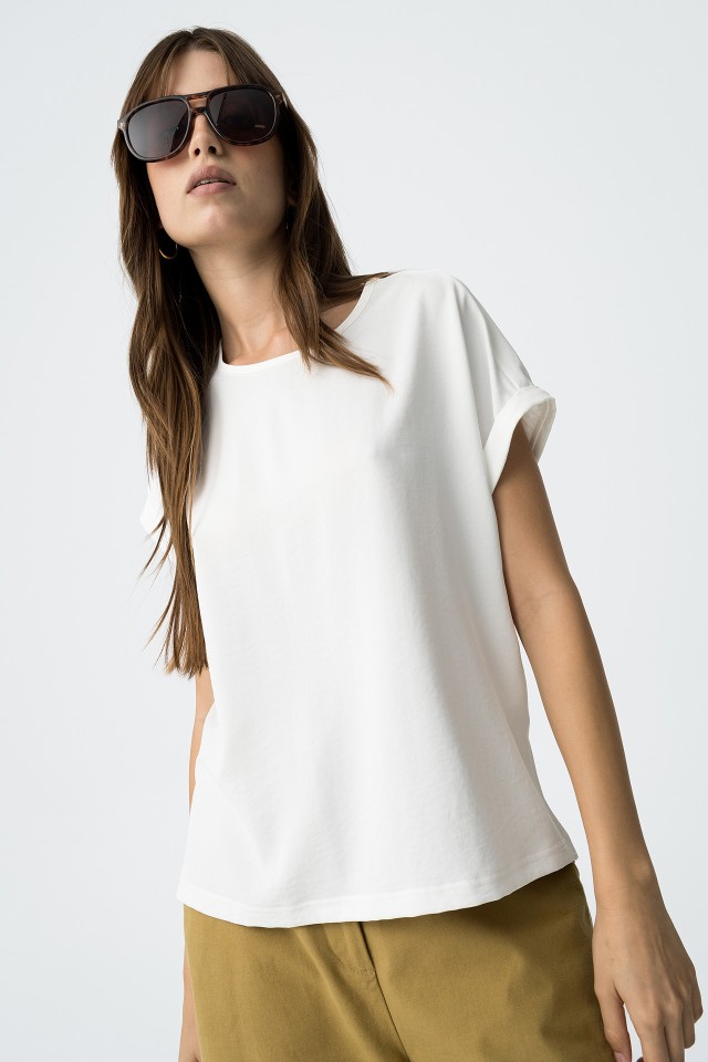 Blusa Lisa com Contraste de Tecidos