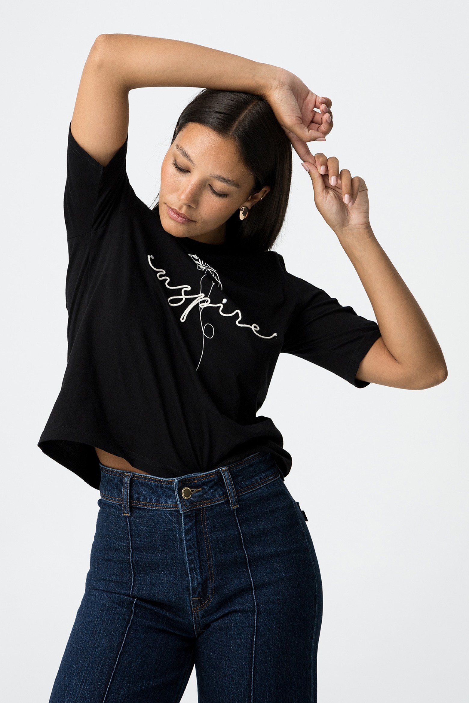 Camiseta con Bordado Frontal