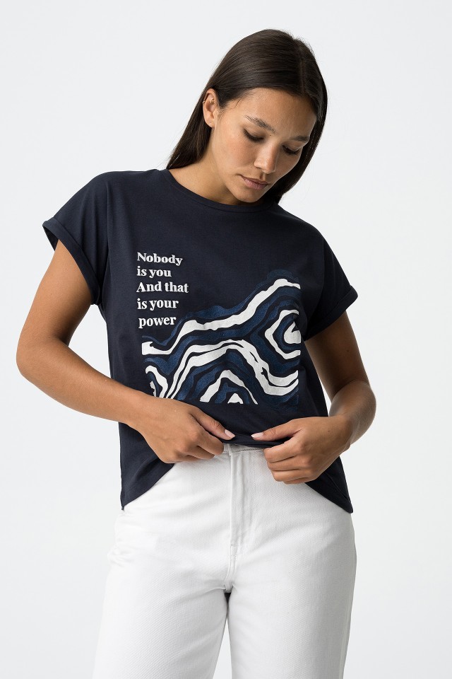 T-shirt com Estampado Brilhante