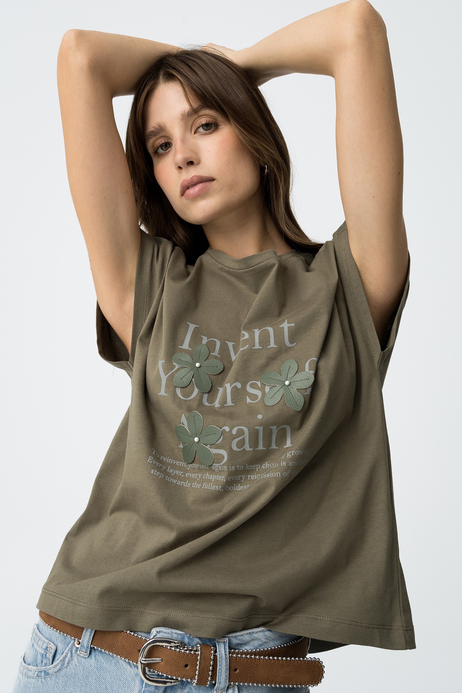T-shirt com Aplicao e Bordado Frontal