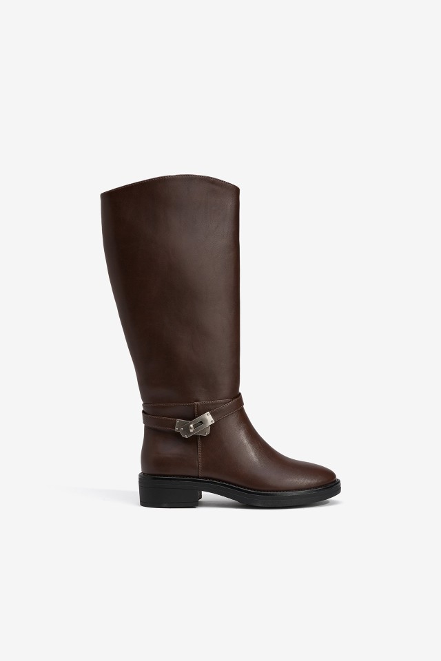 Botas Simonas com Fivela