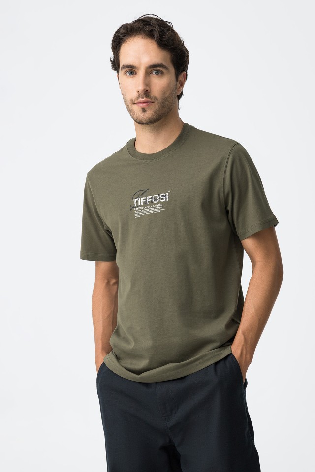 T-Shirt Estampada com Bordado