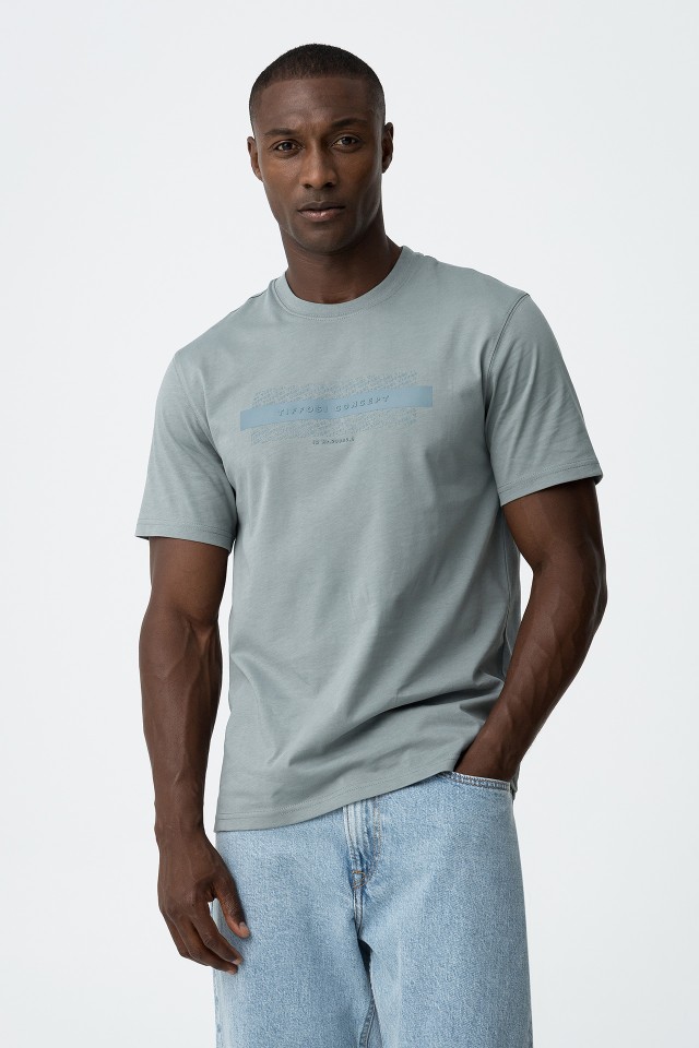T-Shirt Estampado com Relevo