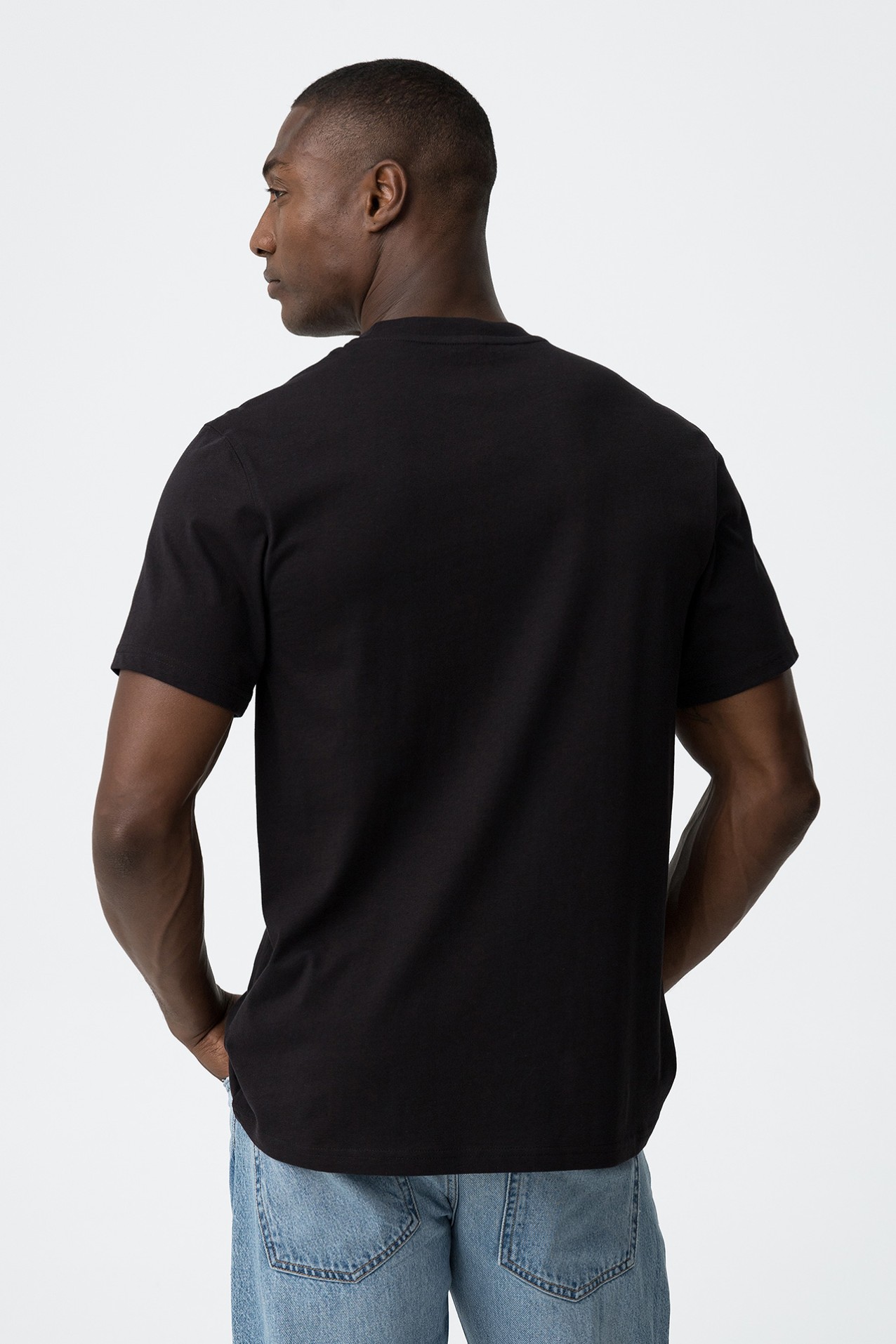 T-Shirt Estampada com Bordado