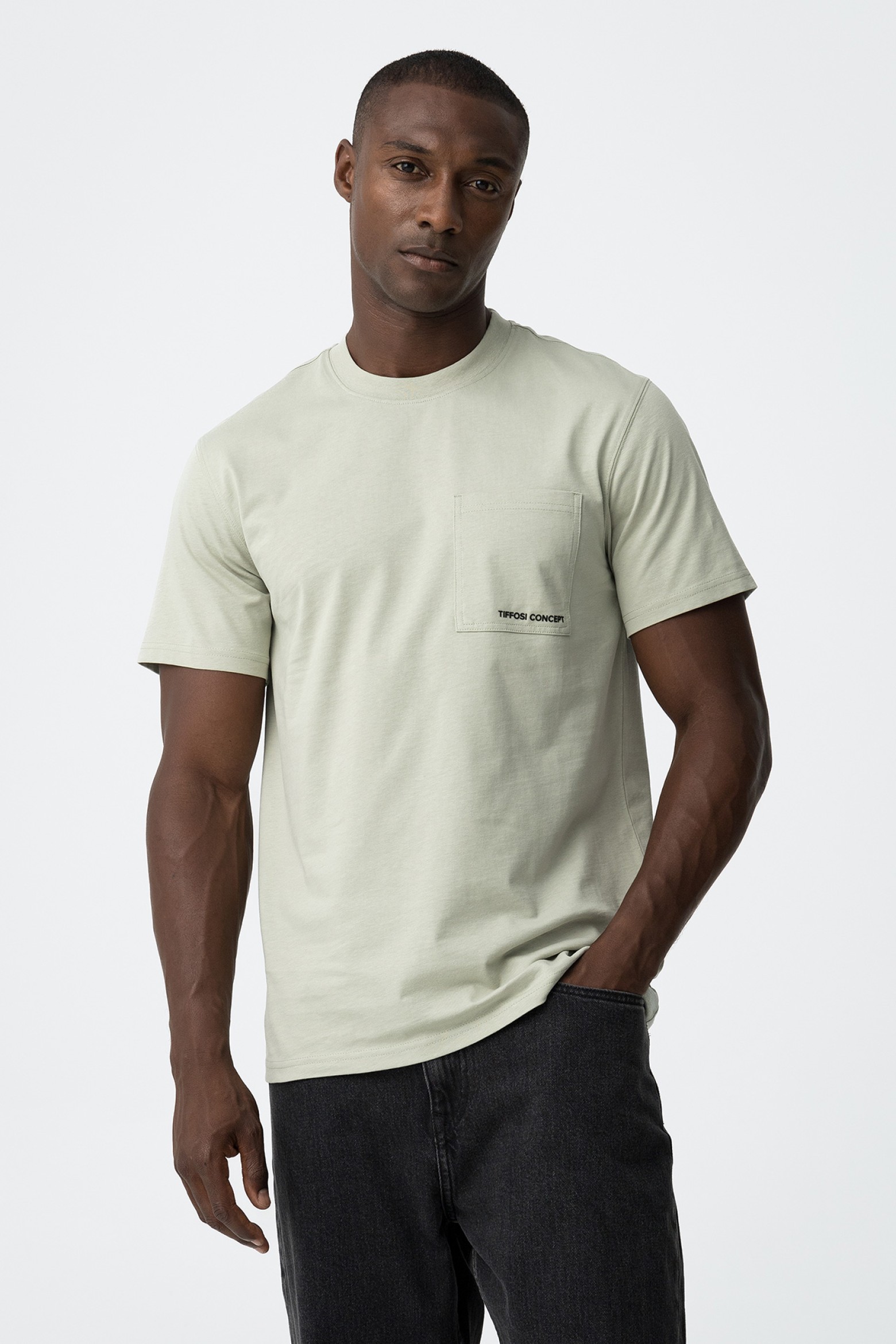 Camiseta con Bolsillo Estampado
