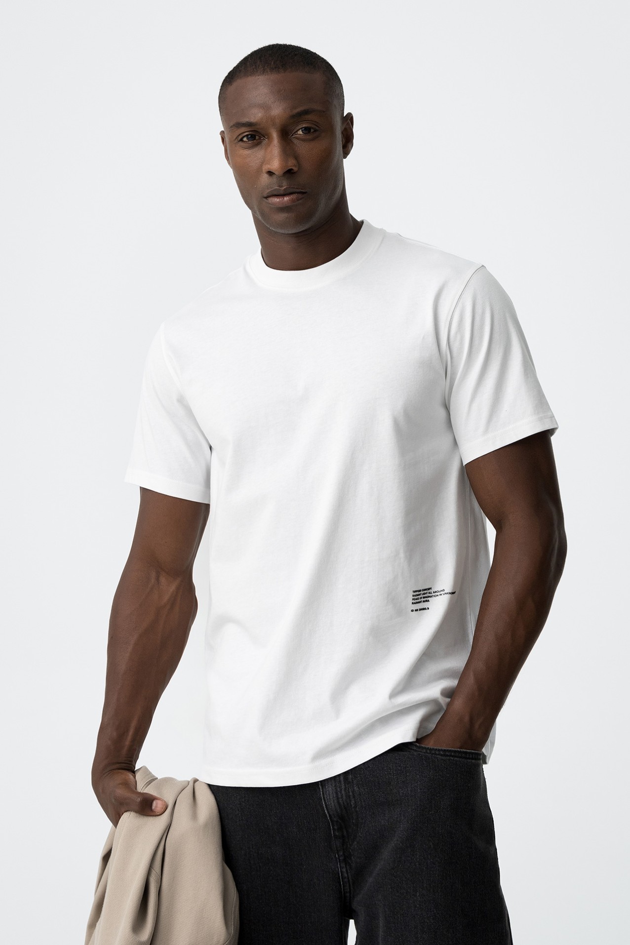 T-Shirt Estampado com Relevo