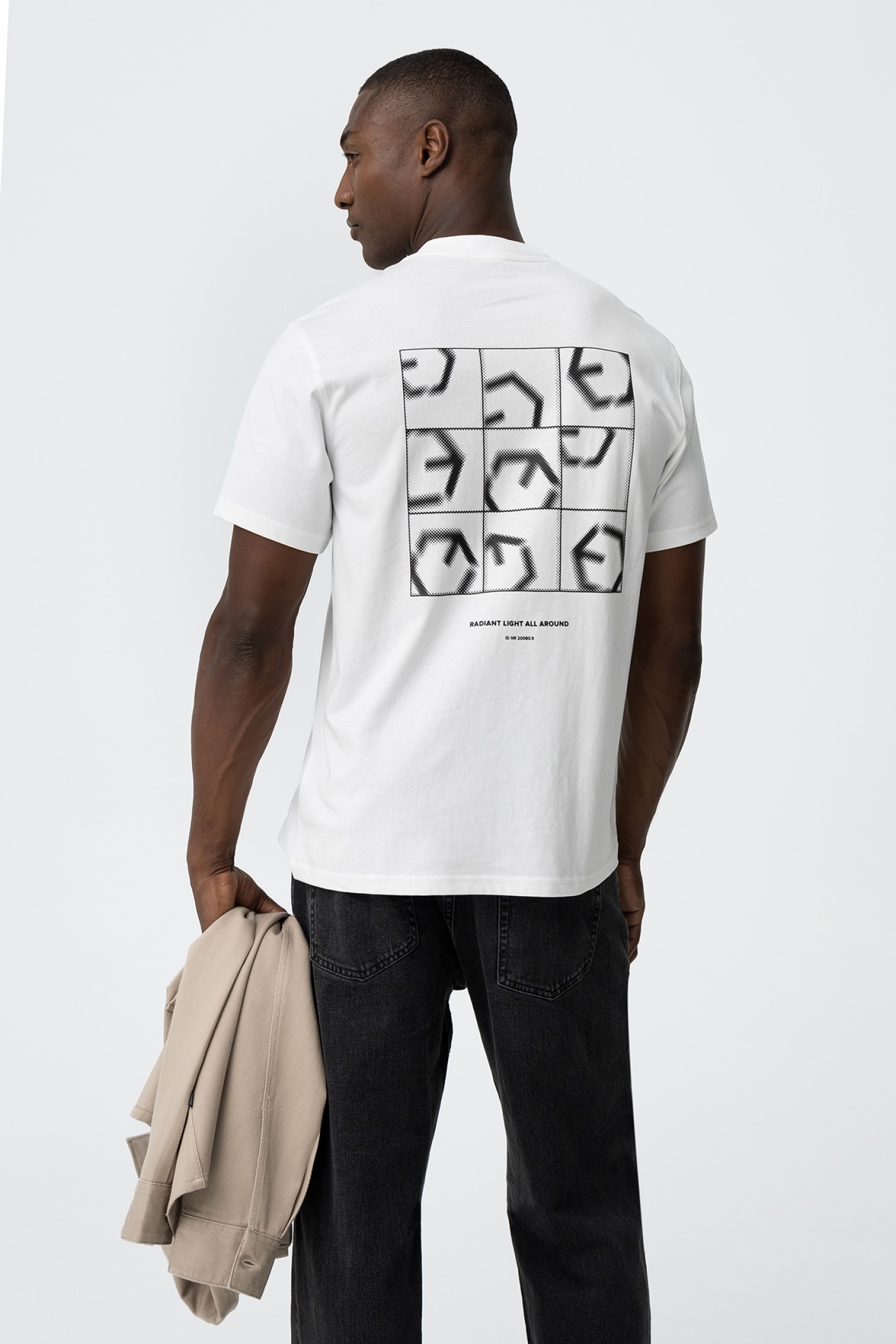 T-Shirt Estampado com Relevo