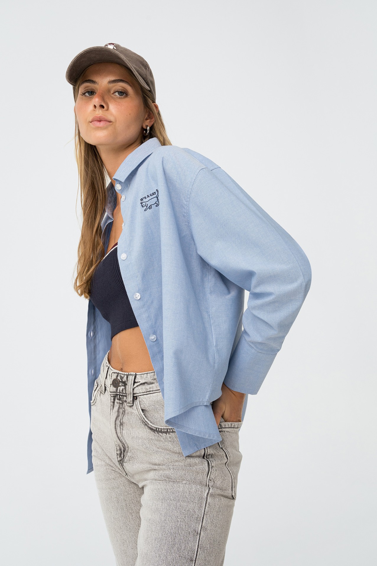 Camisa Oversize Gato Bordado