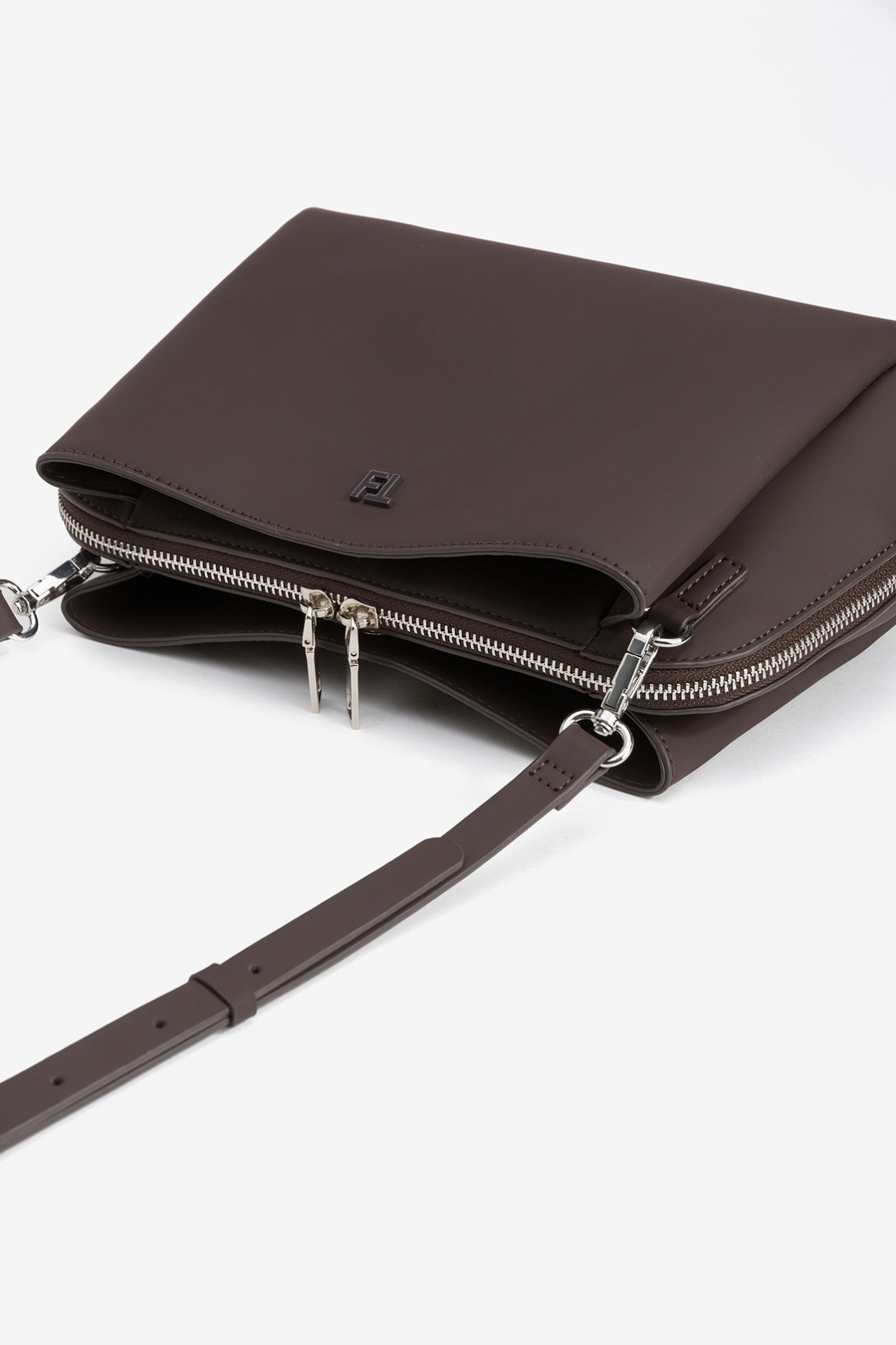 Bolso Bandolera con Tres Compartimentos