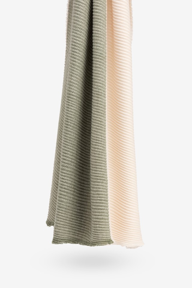 Bicolor Pleated Scarf