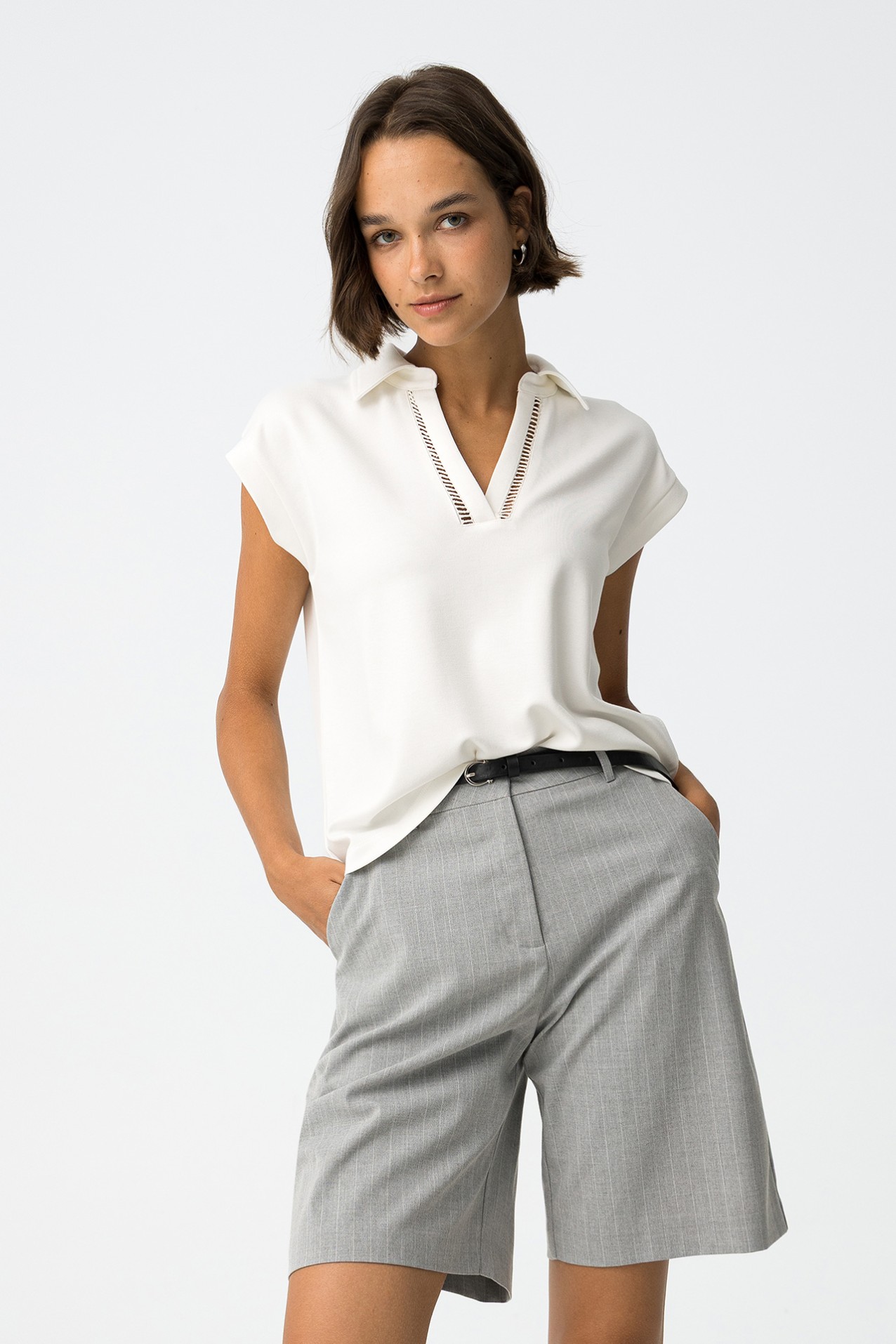 T-shirt Rendada com Colarinho