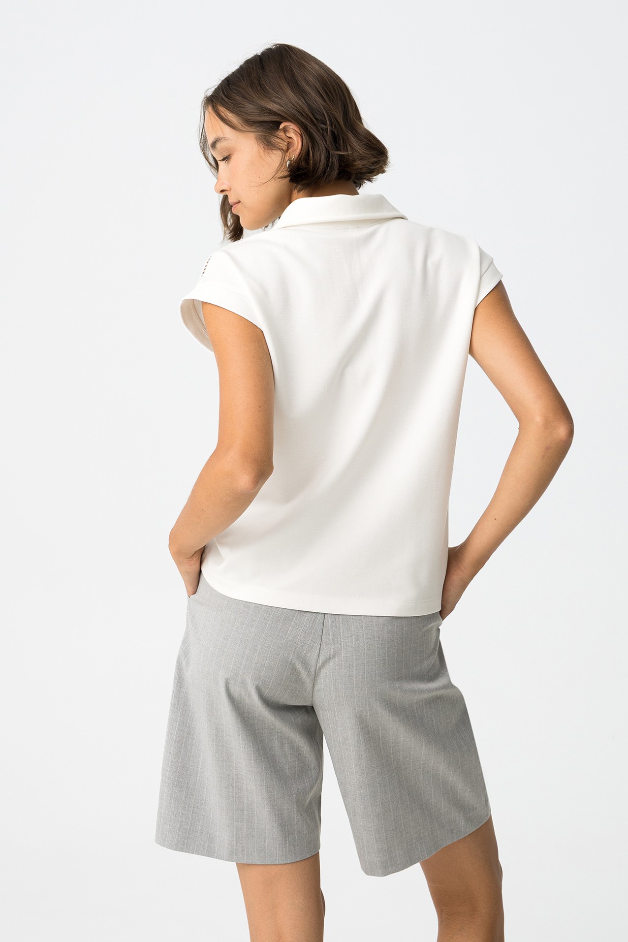 T-shirt Rendada com Colarinho