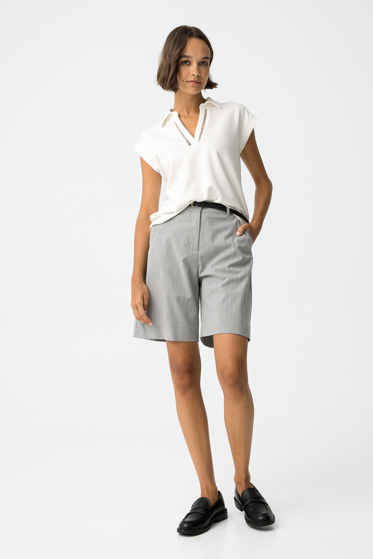 T-shirt Rendada com Colarinho