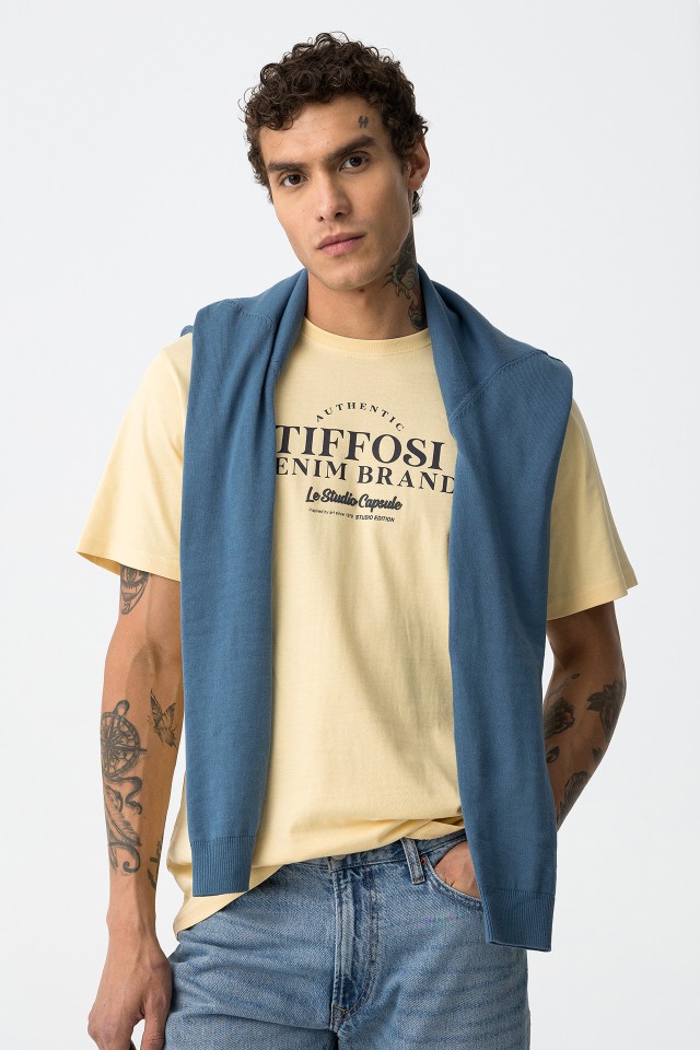 Camiseta Estampada Mensaje Con Relieve