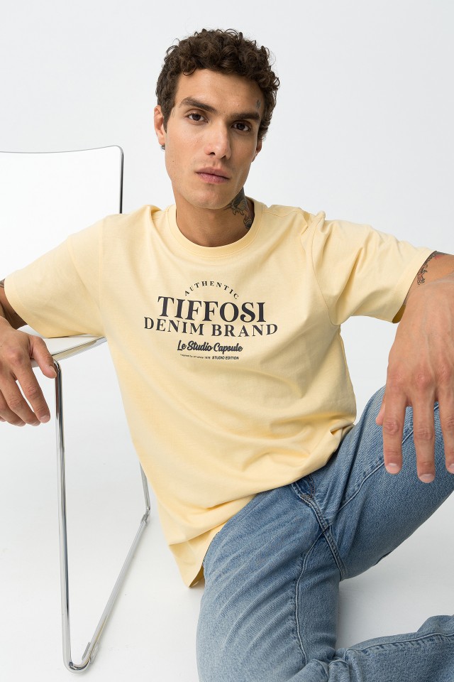 Camiseta Estampada Mensaje Con Relieve