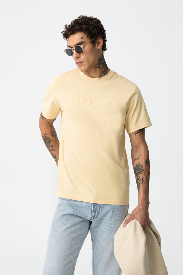 T-shirt com Bordado Frontal