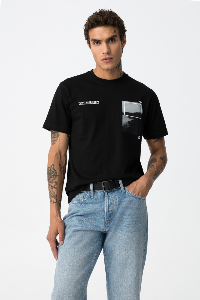 Printed T-shirt with embossed detail