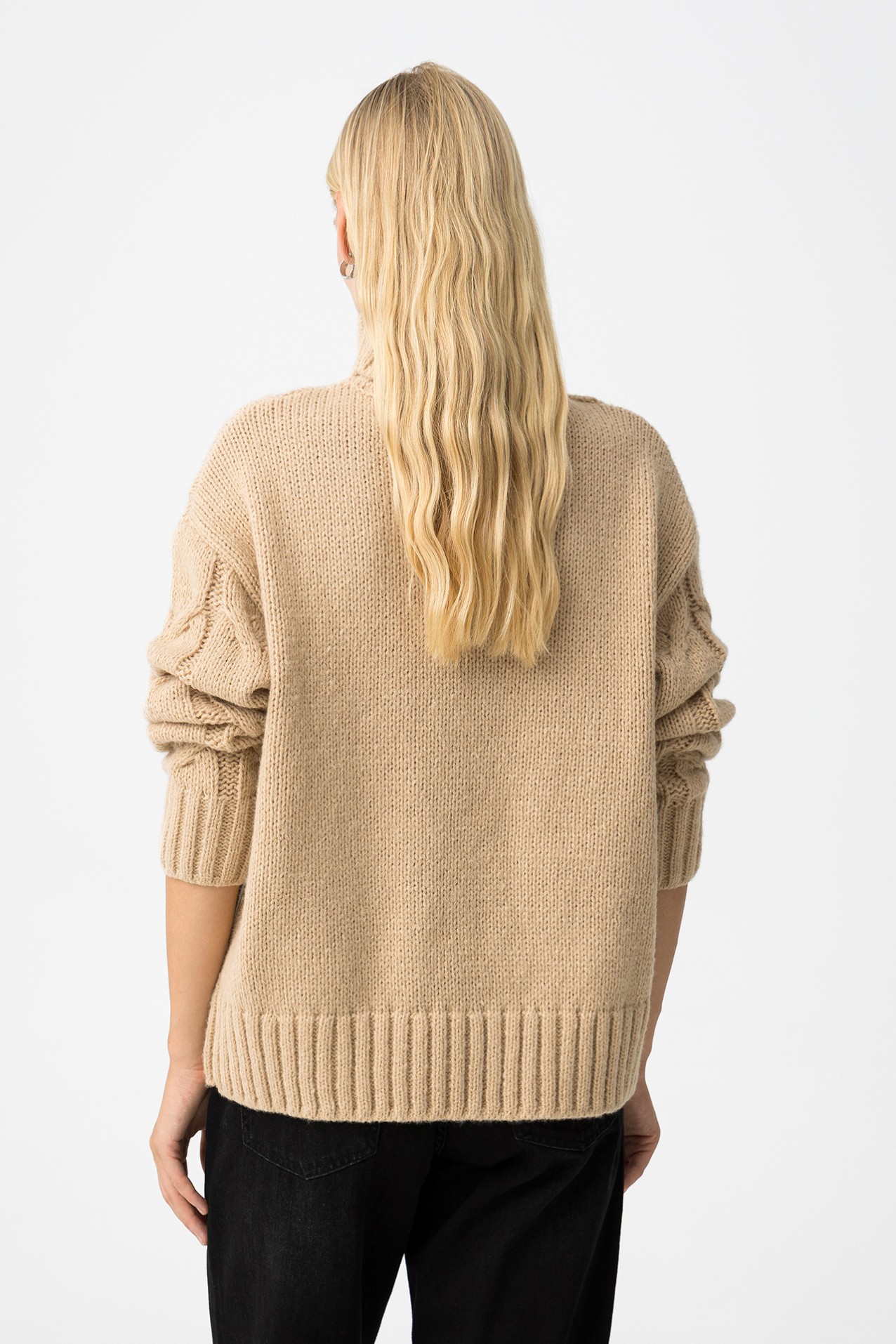 Relaxed Cable Knit Sweater