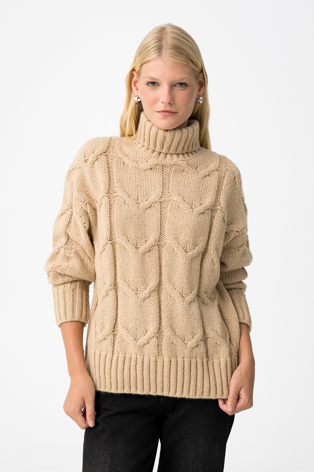 Relaxed Cable Knit Sweater